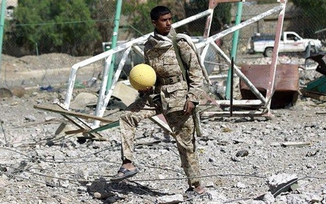 Câu chuyện truyền cảm hứng ở đất nước bom đạn Yemen - Cầu thủ đấu với tuyển Việt Nam làm taxi, shipper và tập luyện ở bãi rác Ảnh 2