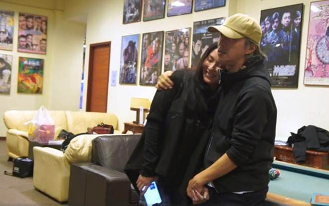 Trương Bá Chi và Châu Tinh Trì tình tứ trong khi cha của đứa bé được giấu kín Ảnh 2