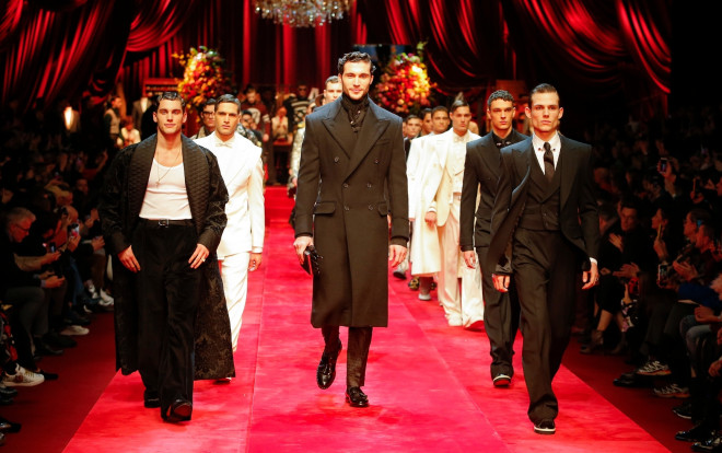 Dolce & Gabbana đem bích họa La Mã phù đầy lên trang phục Thu-Đông Nam 2019 Ảnh 2