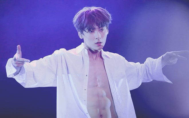 Lãng tử ngút ngàn trên sân khấu, ai ngờ Minhyun (WANNA ONE) ngoài đời thực lại như thế này Ảnh 2