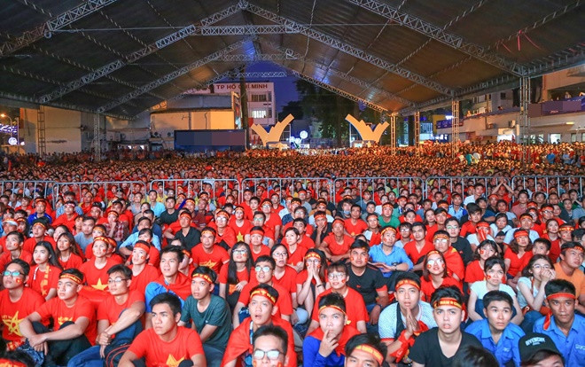 Nhiều CĐV 'đứng tim' xem Triều Tiên đưa Việt Nam vào vòng 1/8 Ảnh 2