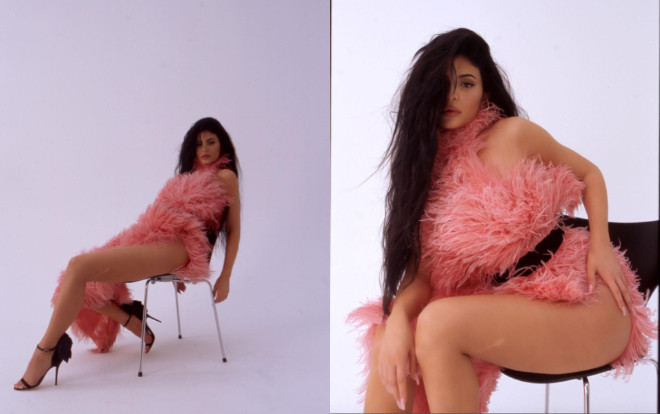 Kylie Jenner 'rũ rượi' xinh đẹp ví mình như chim hồng hạc trong bộ váy lông hồng phấn nổi bật Ảnh 2