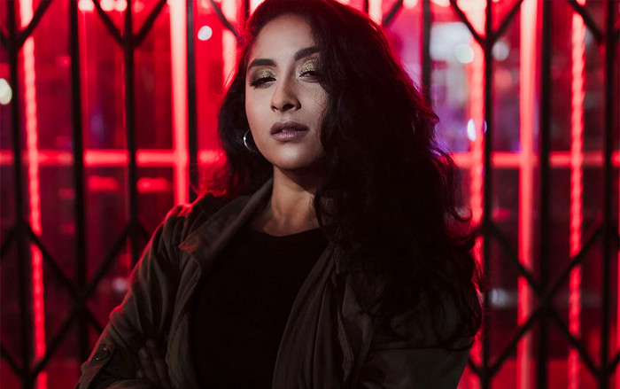 5 bí quyết chụp ảnh sống ảo vào buổi tối siêu đẹp chỉ với đèn flash trên điện thoại Ảnh 2