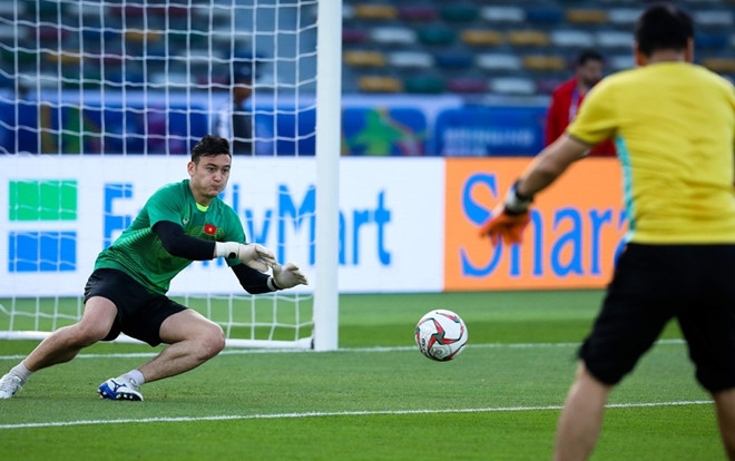 Đặng Văn Lâm - Thủ thành xuất sắc giúp Việt Nam lọt Tứ kết Asian Cup bất ngờ làm thêm nghề dạy tiếng Nga trên MXH Ảnh 2