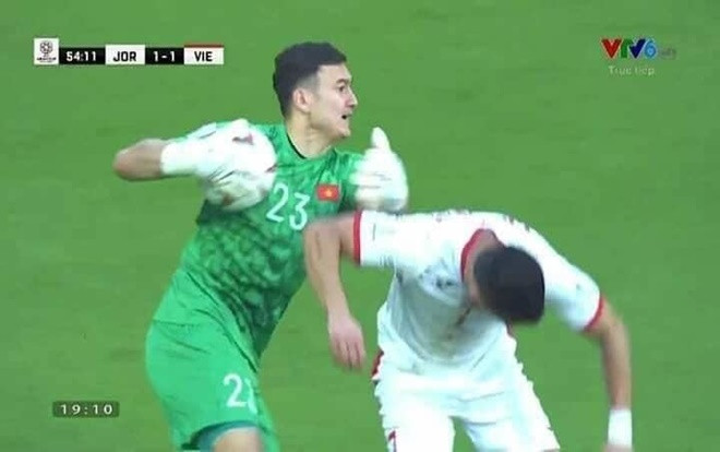 Phản ứng của Văn lâm khi bị đối phương cản đường: Bệnh 'gắt' đã chính thức lây qua đường tình bạn! Ảnh 2