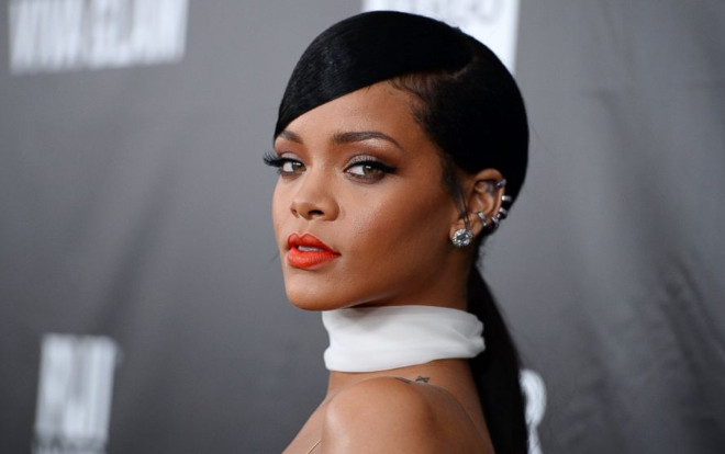 Rihanna bắt tay với 'ông lớn' LVMH chuẩn bị ra mắt dòng thời trang cao cấp Ảnh 2