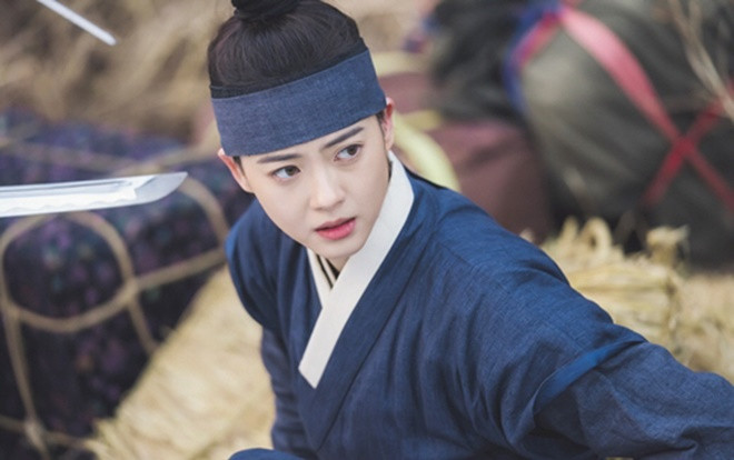 'Haechi': Tiết lộ tạo hình giả trai của Go Ara, 'chàng mỹ nam' khiến Hoàng tử Jung Il Woo và Kwon Yul rung động Ảnh 2