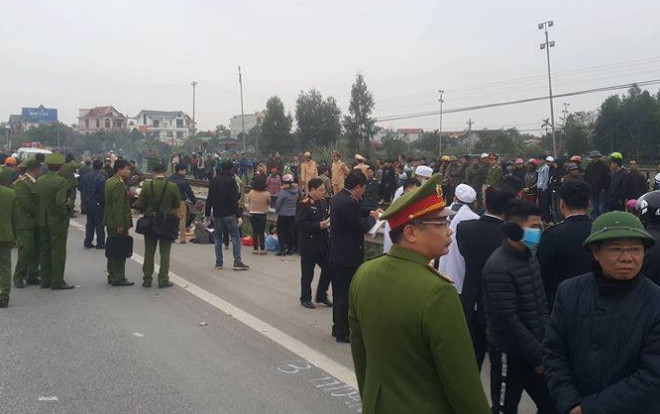 Xe tải gây tai nạn khiến 8 cán bộ xã tử vong khi đi viếng nghĩa trang ngày cuối năm là của doanh nghiệp ở Hà Nội Ảnh 2