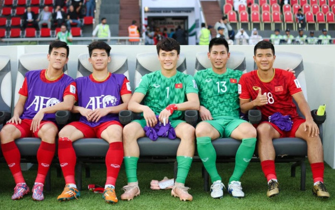 Lâm 'tây' chơi quá hay, ai còn nhớ Bùi Tiến Dũng? Ảnh 2