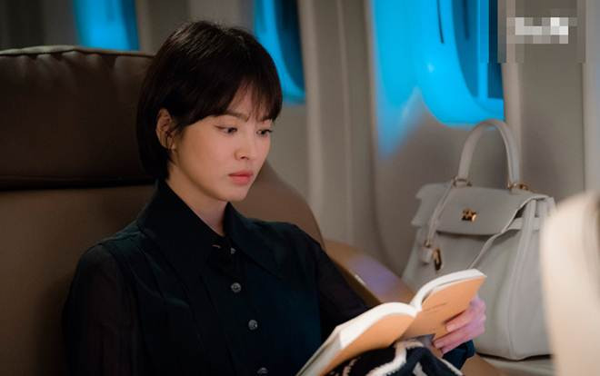 Những món đồ hiệu xa xỉ nhất của Song Hye Kyo trong 'Encounter' Ảnh 2