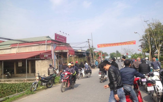 Đối tượng mang theo dao quắm lao vào ngân hàng Agribank tại Thái Bình cướp bọc tiền rồi nhanh chóng bỏ trốn Ảnh 2