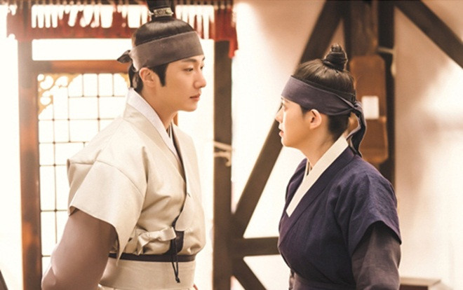 'Haechi': Dù Go Ara giả trai, hoàng tử Jung Il Woo vẫn có ánh nhìn đầy tình ý Ảnh 2