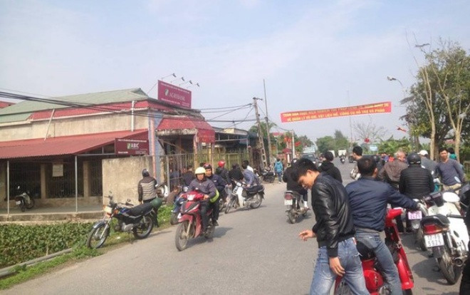 Tên cướp bịt mặt xông vào ngân hàng Agribank đã chém trưởng thôn khi bị truy đuổi Ảnh 2