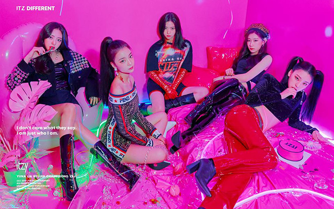 2 tân binh Kpop 'khủng' tung teaser đủ thành viên cùng ngày: Bạn về team TXT hay ITZY? Ảnh 2