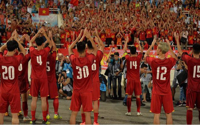Cận cảnh tuyển Việt Nam tri ân đầy xúc động trước hàng nghìn CĐV Ảnh 2