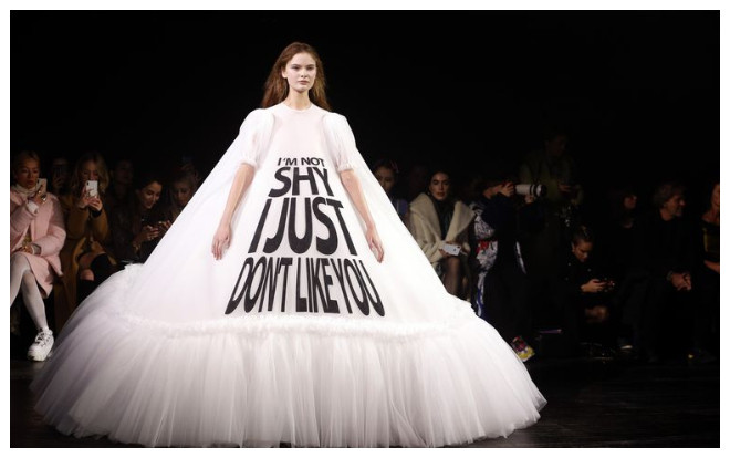 Viktor & Rolf và gia vị 'mặn mà' tại tuần lễ thời trang Haute Couture 2019 Ảnh 2