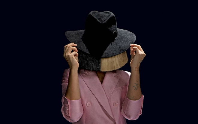 Hành động này của Sia từ tận 8 năm trước có làm bạn ấm lòng? Ảnh 2