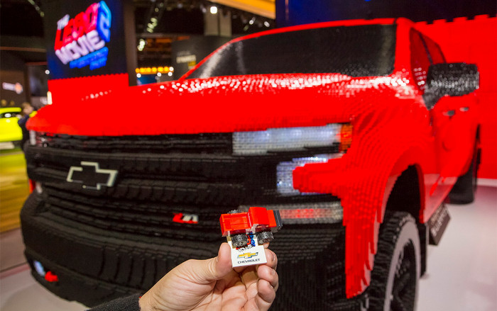 Siêu xe Chevrolet được lắp ráp bằng 334.000 miếng LEGO, mất hơn 2.000 giờ hoàn thành Ảnh 2