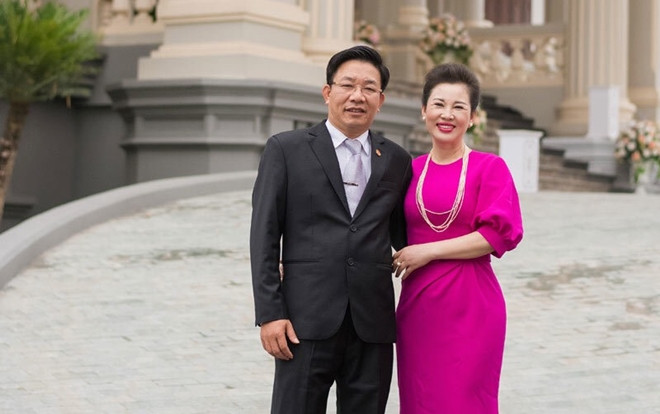 Cuộc sống như mơ của vợ chồng đại gia có 2 cô con gái xinh đẹp, nổi tiếng với đám cưới hoành tráng cùng của hồi môn khủng Ảnh 2