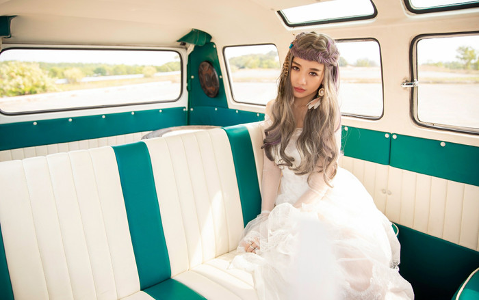 Hari Won nhuộm tóc màu sắc hoá cô gái di-gan, đầy mộng mị với tạo hình mới lạ Ảnh 2