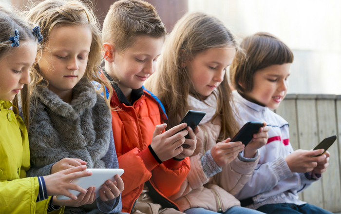 9 tác hại nghiêm trọng của smartphone đối với trẻ em mà cha mẹ ít ngờ tới Ảnh 2