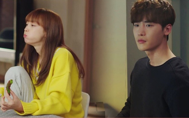 'Phụ lục tình yêu': Khán giả Hàn nói gì về 2 tập đầu và diễn xuất của Lee Jong Suk - Lee Na Young? Ảnh 2