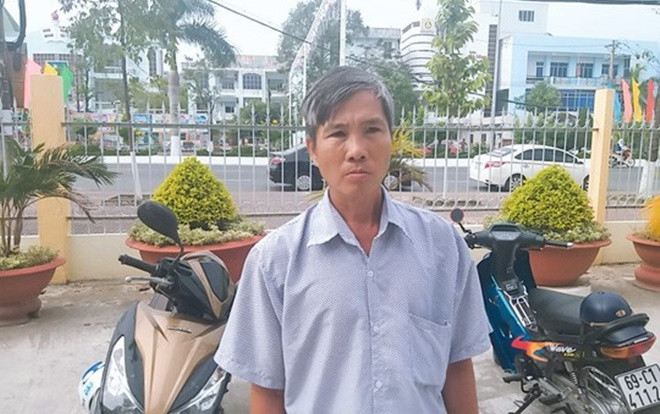 Ông ve chai vì say rượu mà mất giải độc đắc, phải chia đôi tiền cho bạn nhậu Ảnh 2