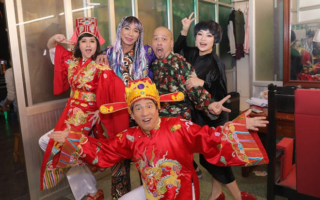 Hậu trường Táo quân: Tự Long ngủ gật, Vân Dung tung cước Ảnh 2