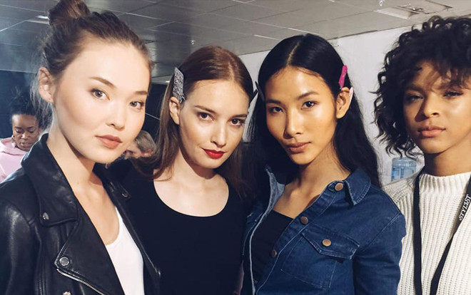 Từ loạt ảnh hậu trường, công chúng lại càng mong nhìn thấy Hoàng Thùy sải bước ở trời Tây Ảnh 2