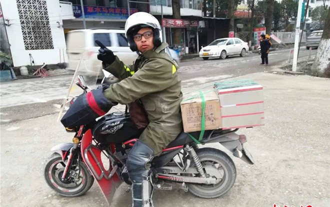 Chàng trai chở tro cốt cha vượt quãng đường hơn 4.000 km về quê ăn Tết Ảnh 2