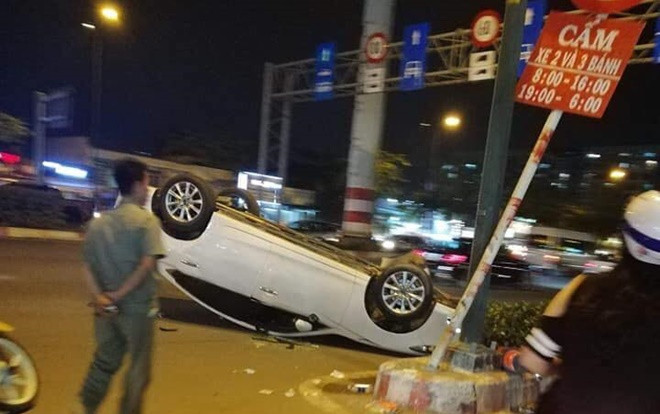 Cô gái bức xúc mắng chửi những người đã ép chồng mình uống nhiều sau tai nạn lật xe ô tô vì say rượu Ảnh 2