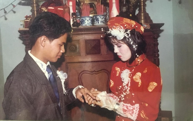 9x khoe ảnh mẹ xinh như búp bê trong ngày cưới nhưng câu chuyện buồn phía sau khiến ai cũng nhói lòng Ảnh 2