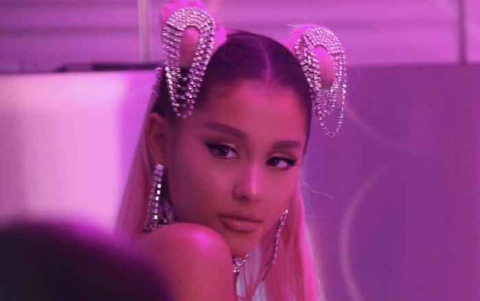 '7 Rings' debut #1 Billboard: Chứng kiến cơn mưa kỷ lục 'dội xuống' từ Ariana Grande! Ảnh 2