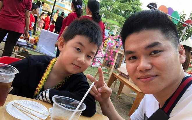 Mấy ai được như Lê Phương, chồng dẫn con riêng của vợ đi chơi như con ruột Ảnh 2