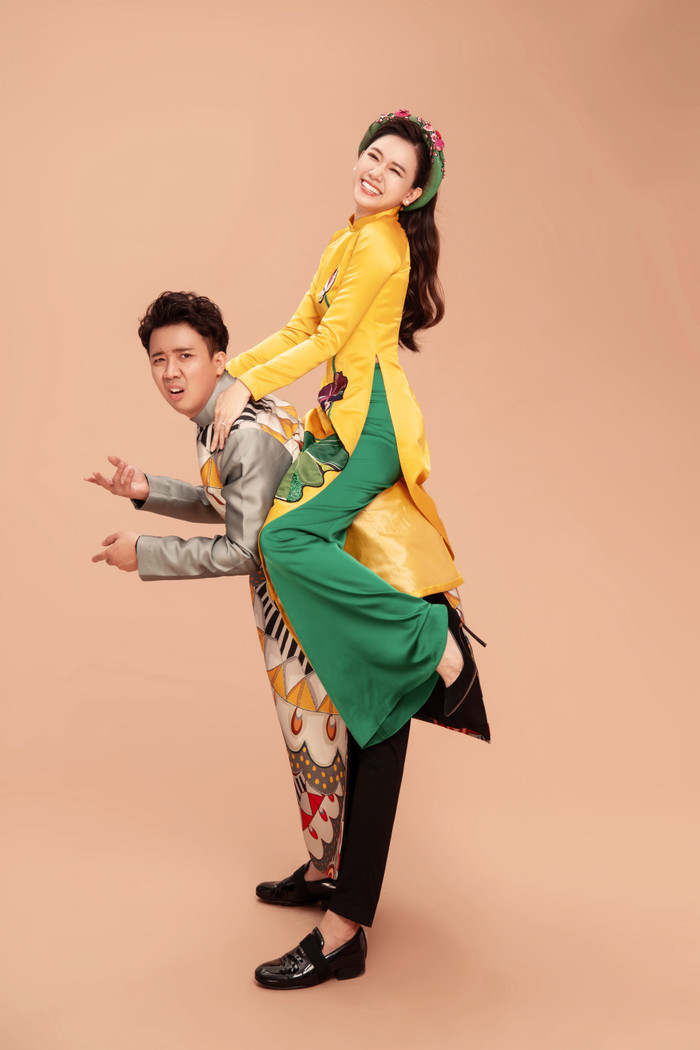 Ai diện áo dài như Hari Won: nhắng nhít hết cỡ, quậy tưng bừng cùng Trấn Thành