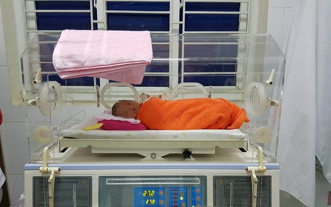 Bé gái bị bỏ rơi tại bệnh viện được giao cho làng trẻ mồ côi SOS Hà Tĩnh Ảnh 2