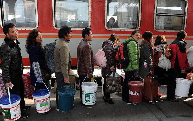 Vali có thể thiếu nhưng món đồ này nhất quyết phải có trong hành trang về quê ăn Tết của người Trung Quốc Ảnh 2