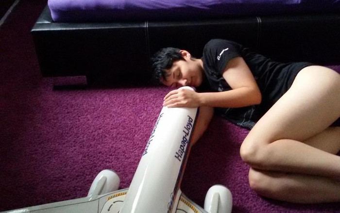 Người phụ nữ yêu say đắm và đòi cưới máy bay Boeing làm chồng Ảnh 2