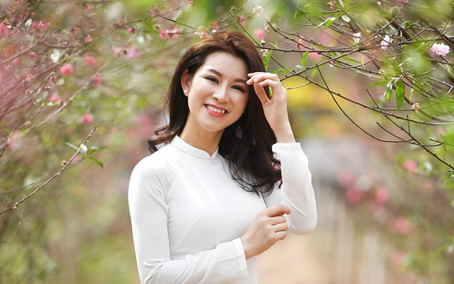 Mỹ nhân làng điện ảnh Lưu Huyền Trang khoe vóc dáng xuân thì trong tà áo dài tinh khôi Ảnh 2