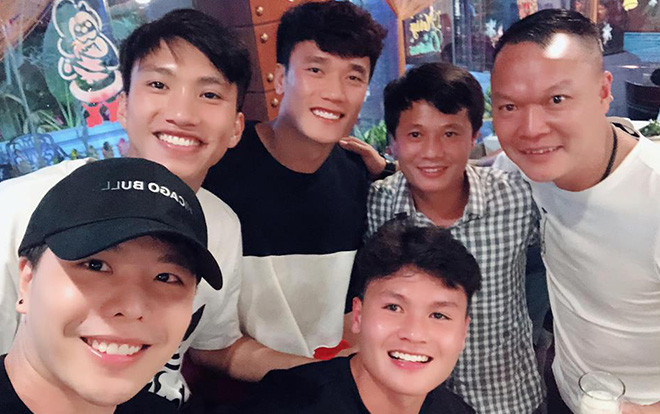 Trịnh Thăng Bình song ca cùng Quang Hải, Duy Mạnh: Fan kêu gọi 'Lập nhóm nhạc liền thôi' Ảnh 2