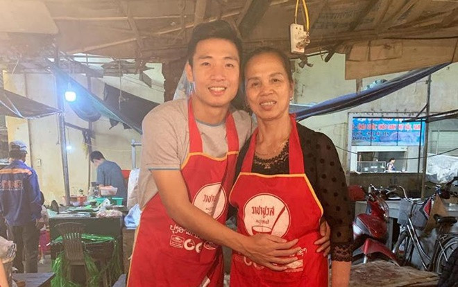 Hiếu thảo như Bùi Tiến Dũng: Nghỉ Tết giúp mẹ bán thịt lợn hết vèo, chắc mẹ anh chàng vui lắm Ảnh 2