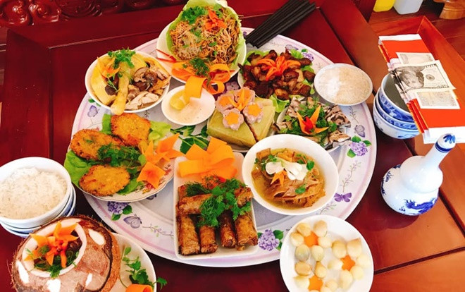 Hội chị em đảm đang thi nhau khoe mâm cơm tất niên khiến dân tình 'chưa ăn đã no con mắt' Ảnh 2