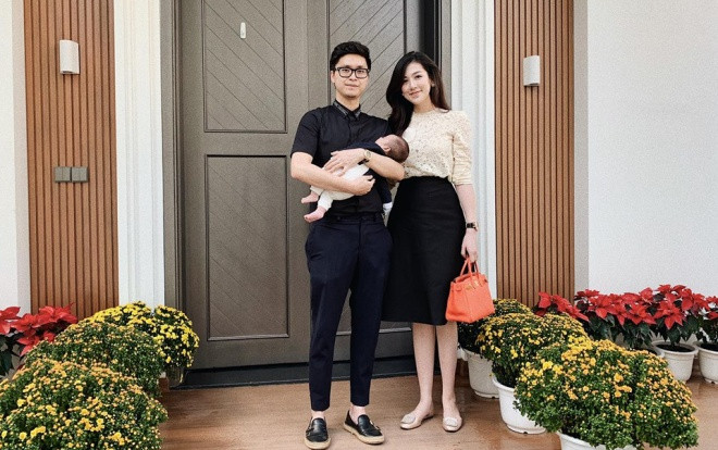 Mùng 1 Tết Kỷ Hợi, Á hậu Tú Anh lần đầu khoe quý tử Ảnh 2