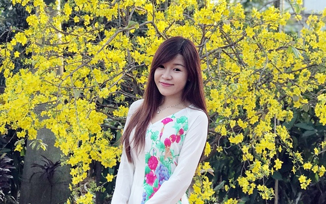 Ngắm bộ ảnh 'độc, lạ': Bạn gái nóng bỏng của Lâm 'tây' mặc áo bà ba đón xuân Ảnh 2