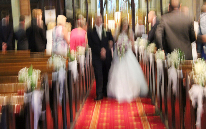 Tốn đống tiền thuê thợ chụp ảnh cưới, những gì cặp đôi này nhận lại khiến ai cũng phải bực tức Ảnh 2