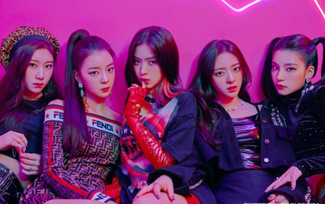 Tân binh khủng long ITZY debut hoành tráng, khai màn cuộc chiến rookie 2019 Ảnh 2