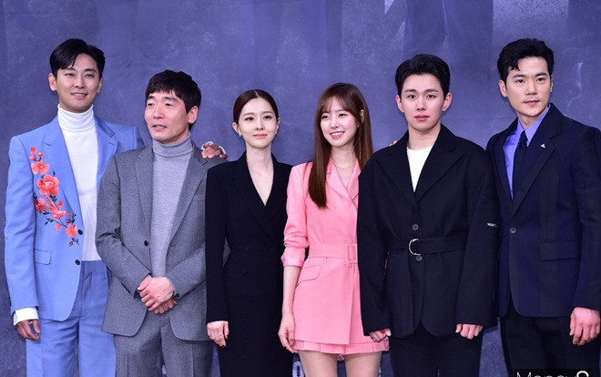 Joo Ji Hoon - Kim Kang Woo bảnh trai, tương tác ngọt ngào với Jin Se Yeon tại họp báo 'Item' Ảnh 2