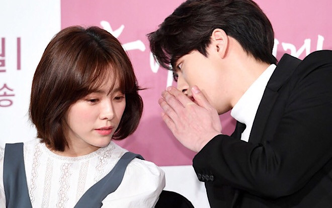 'Dazzling': Han Ji Min chia sẻ về khoảng cách 12 tuổi với Nam Joo Hyuk Ảnh 2