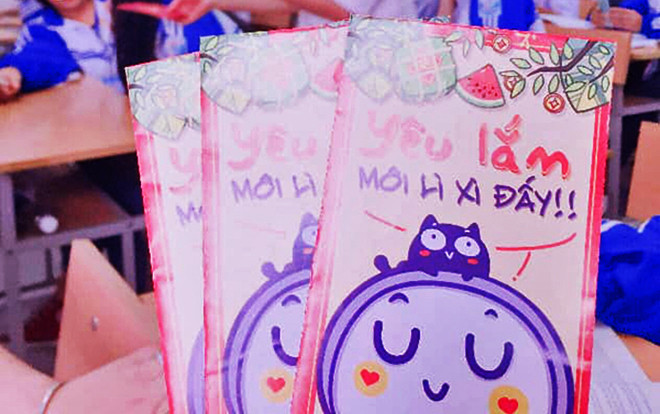 Ngày đầu tiên đi học sau Tết, học trò Việt cùng khoe thầy cô giáo lì xì học trò theo cách mặn như muối biển Ảnh 2