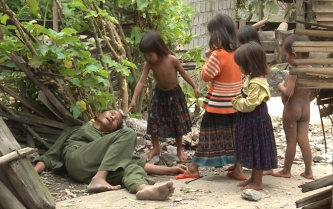 Kỳ lạ bản 'nát' - nơi đàn ông uống rượu thay cơm, say sưa tối ngày Ảnh 2